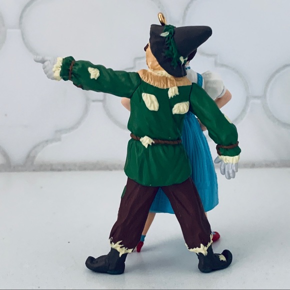 Hallmark Wizard Of Oz Dorothy & Scarecrow NWT - Picture 4 of 11